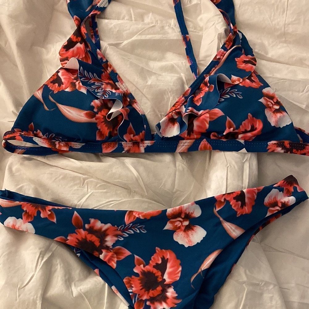 Navy Floral Bikini Size M New in Package
